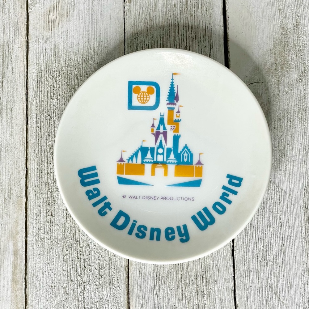 WALT DISNEY PRODUCTIONS JAPAN Walt Disney World Collectors Plate Trinket Dish